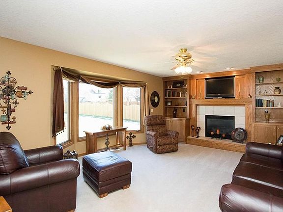 3rd image of 1023 Rosewood Dr SW
