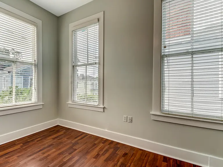 423 E Duffy St — Photo 12