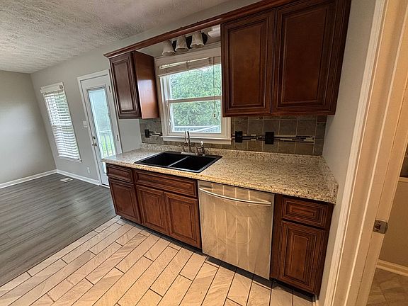 5th image of 1055 Tolliver Way