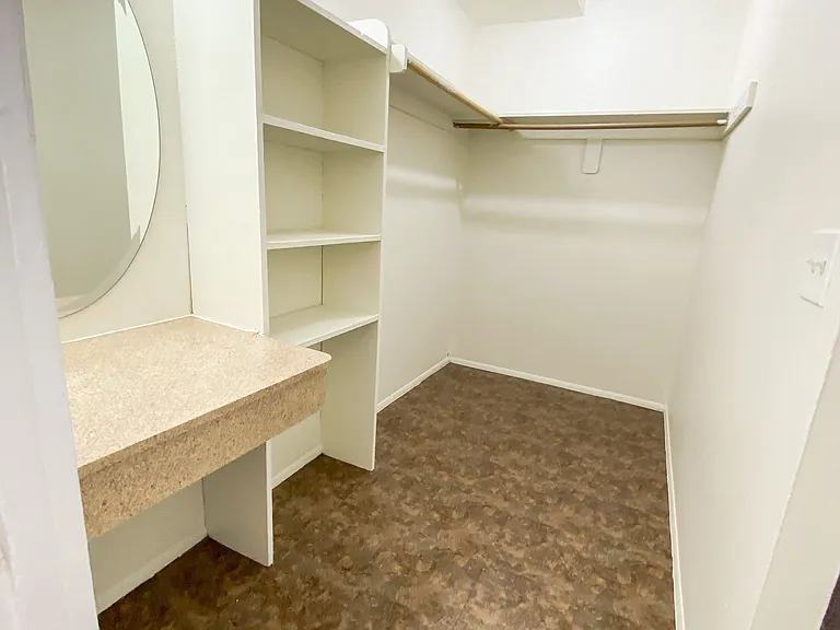 2 Bed Apartment - Master Closet