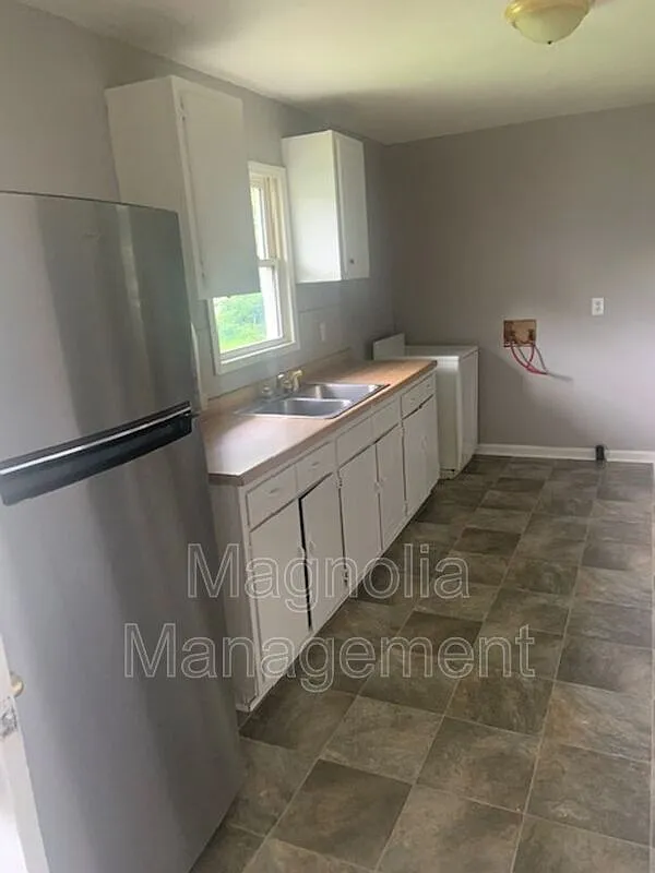 2 bed, 1.0 bath, $785 — Photo 2