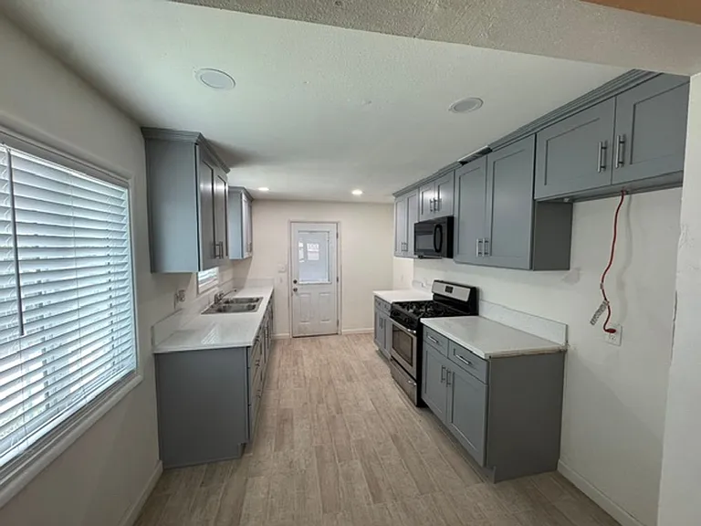 419 Angela Way — Photo 3