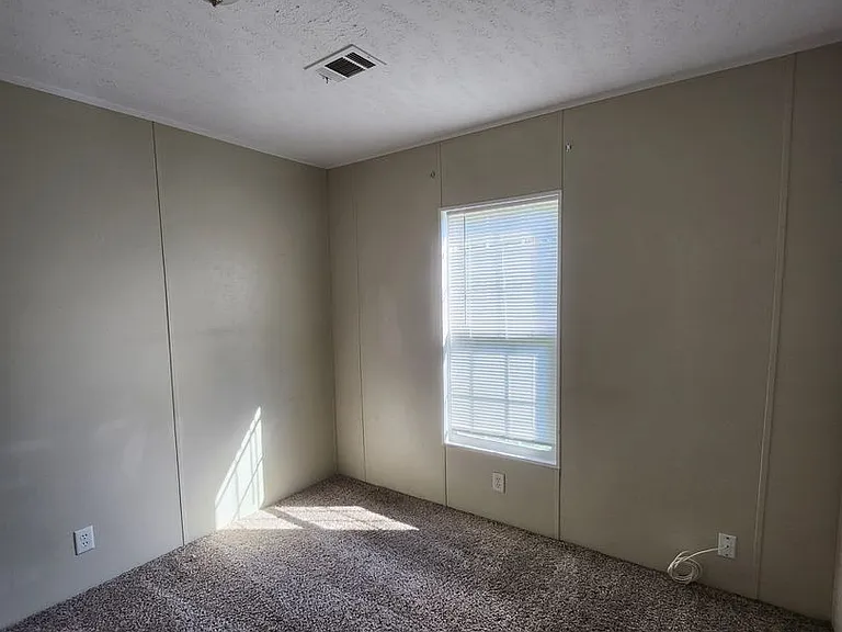 811 N D St — Photo 14
