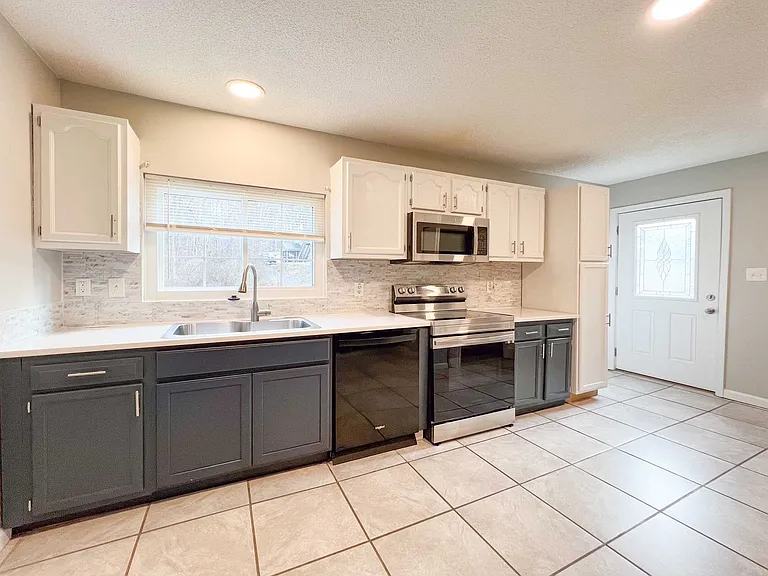712 Canton Hollow Rd — Photo 2