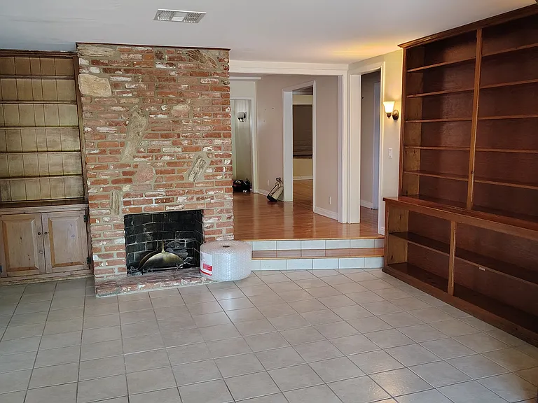 4734 Allott Ave — Photo 5