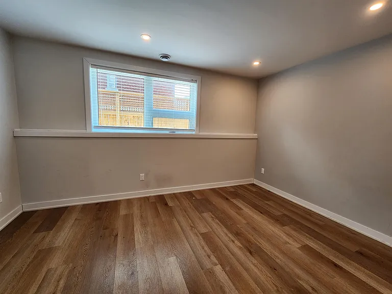 689 Churchill Ave N — Photo 21
