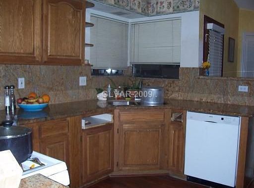 4th image of 6121 Wadsworth Ct