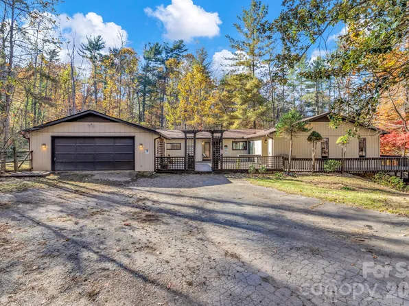111 Hidden Pond Ln, Asheville, NC 28804