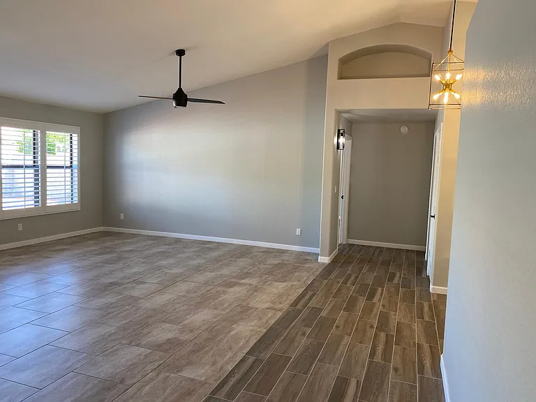 10938 W Bermuda Dr — Photo 5