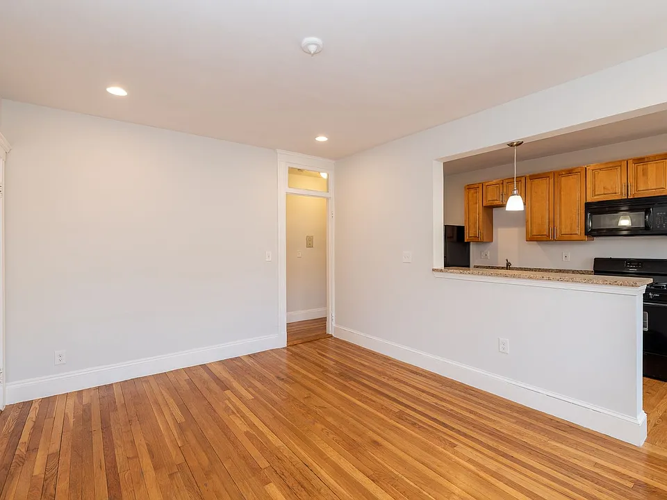 289 Chestnut Hill Ave #3