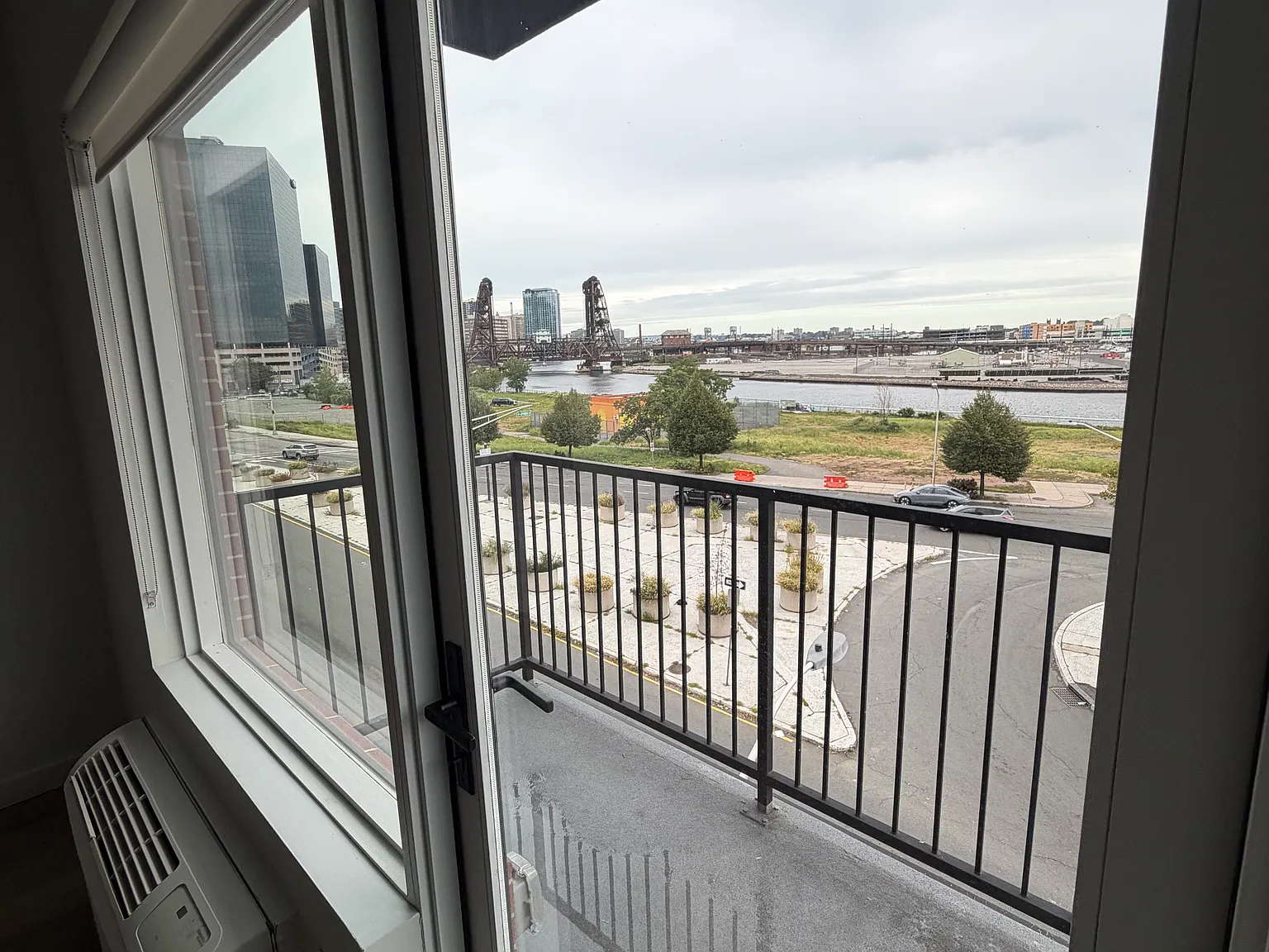 1 bed, 600 sqft, $2,400 — Photo 4
