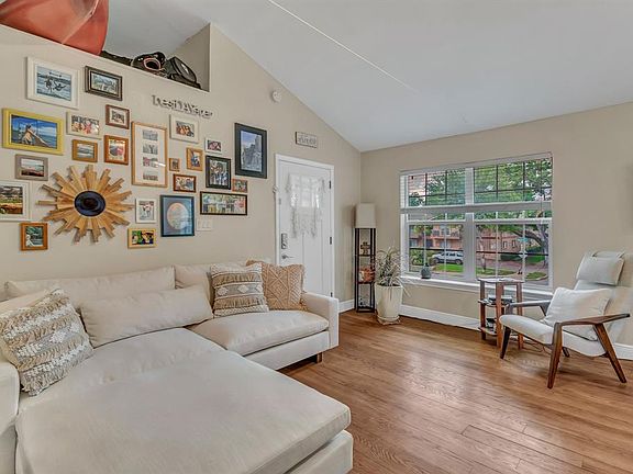 4th image of 5444 Gaston Ave