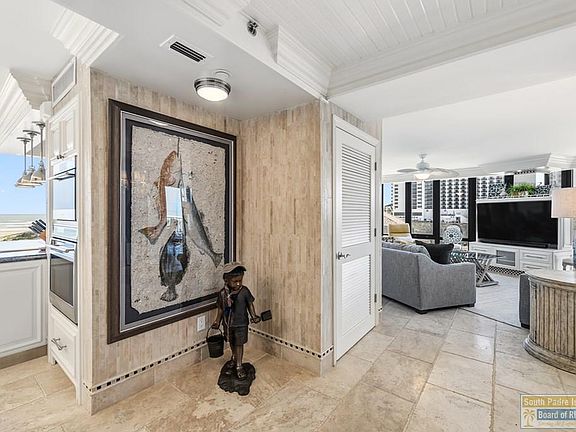 4th image of 334 Padre Blvd #208