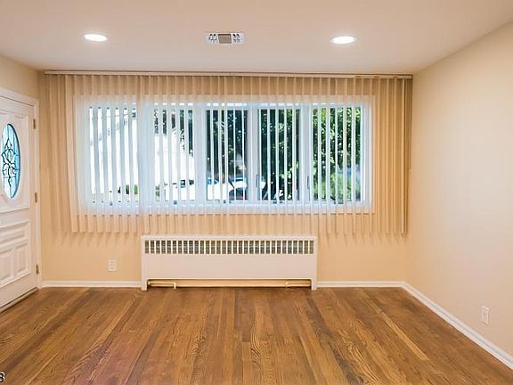 4th image of 55 Lakeside Dr