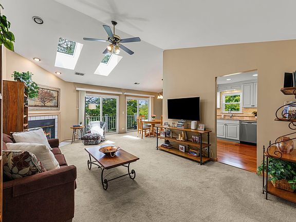 2nd image of 2865 Meadow Ln Unit V2