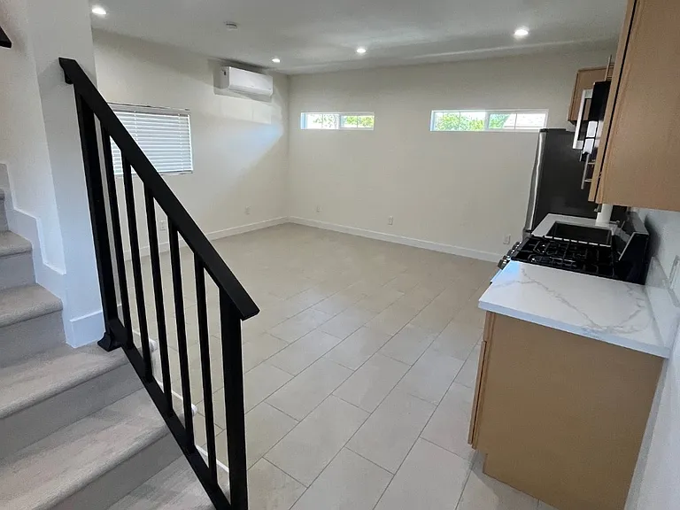 10348 Montgomery Ave — Photo 7