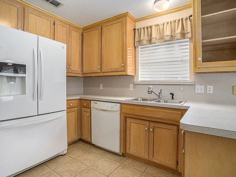 1307 Hyde Park Blvd — Photo 11