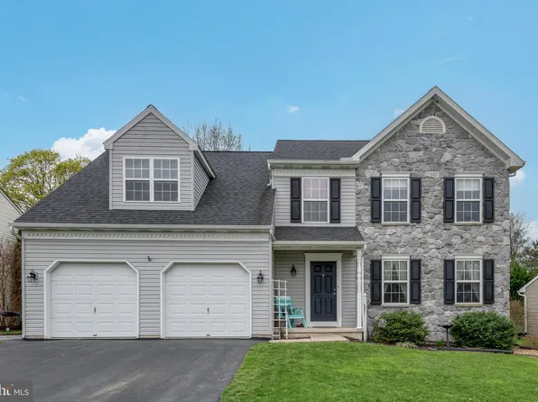 8 Carriage Dr, Mountville, PA 17554