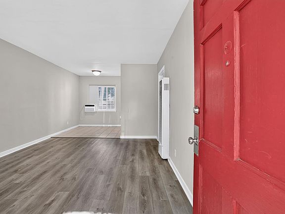 4th image of 2814 37th St