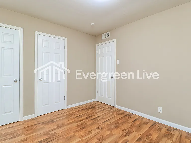 350 Brackleigh Ln — Photo 12