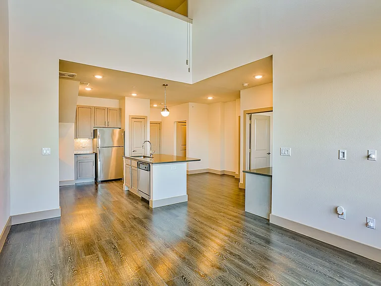 Tower Bay Lofts — Photo 15