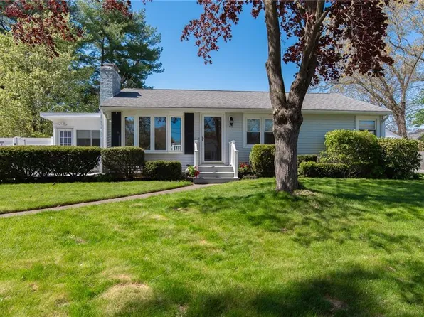 47 Amsterdam Ave, Warwick, RI 02889