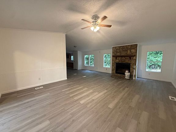 3rd image of 200 Painter Rd NE