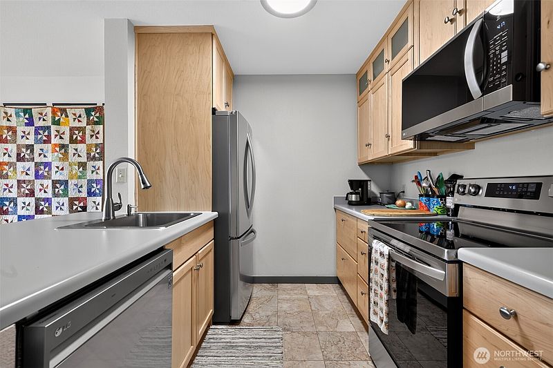 5th image of 2920 Alki Avenue SW #409