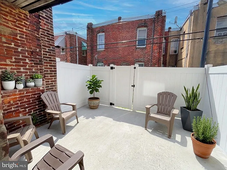 1528 S Hollywood St — Photo 15