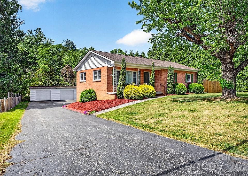 1st image of 204 Oak Grove Rd