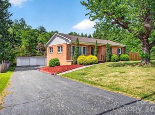 204 Oak Grove Rd, East Flat Rock, NC 28726