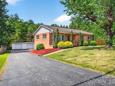204 Oak Grove Rd, East Flat Rock, NC, 28726