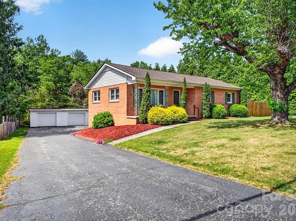 204 Oak Grove Rd, East Flat Rock, NC 28726