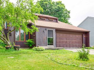 389 Pine Grove Ave, Gurnee, IL 60031