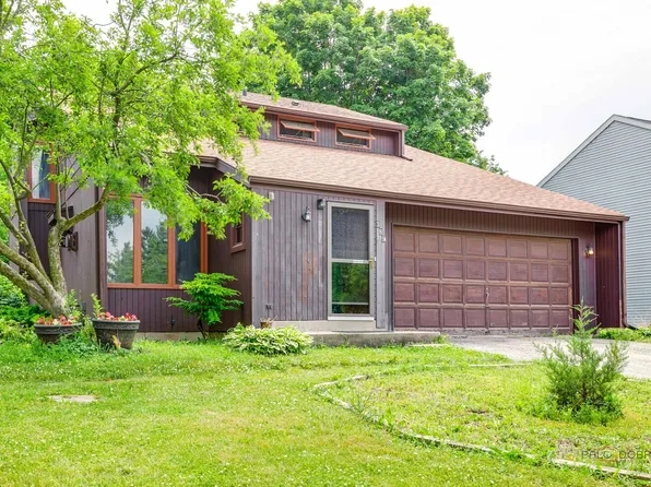 389 Pine Grove Ave, Gurnee, IL 60031