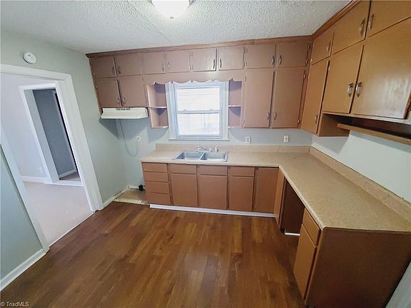 4th image of 1408 Old Hickory Dr