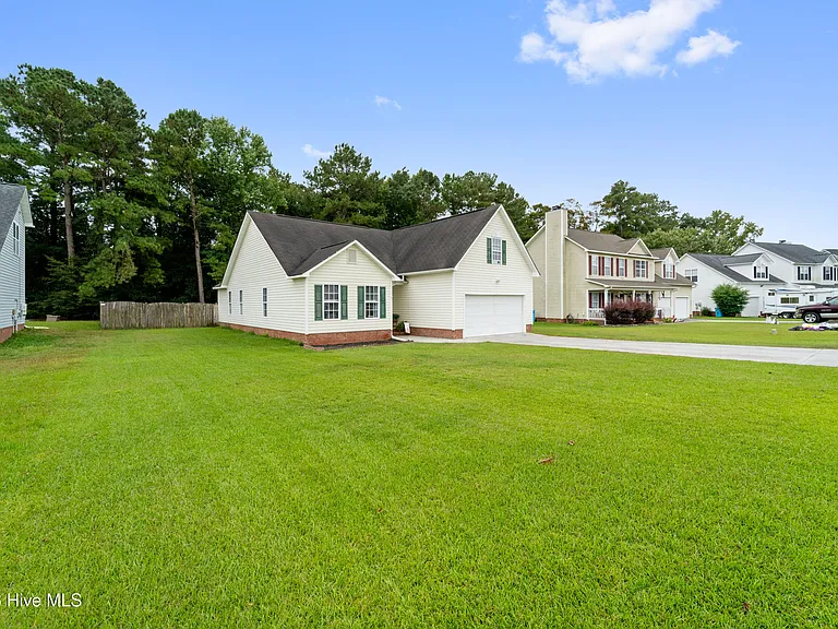 183 Bridlewood Dr — Photo 2