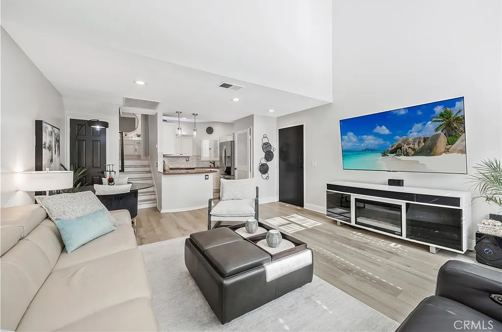 1 bed, 806 sqft, $2,900 — Photo 4