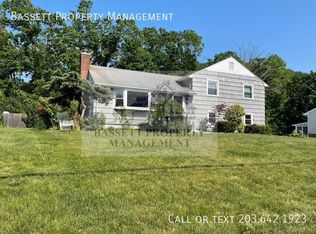 31 Dunn Rd, Hamden, CT 06518