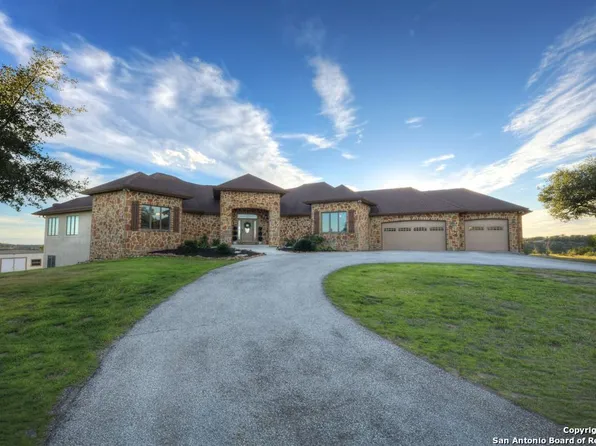 798 Private Road 1717, Mico, TX 78056
