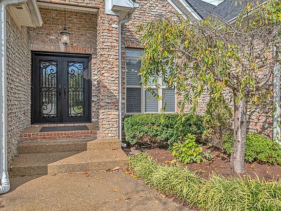 4th image of 456 Summit Oaks Dr