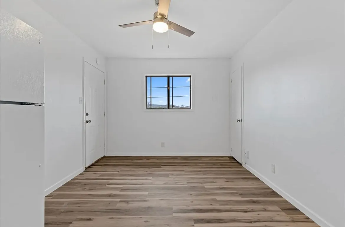 2216 Memorial Pkwy NW — Photo 4