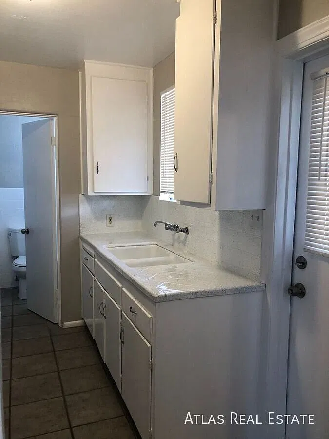 Spacious One Bedroom in the Coronado District — Photo 1