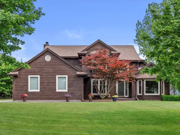 3562 West Jerelin DRIVE, Franklin, WI 53132