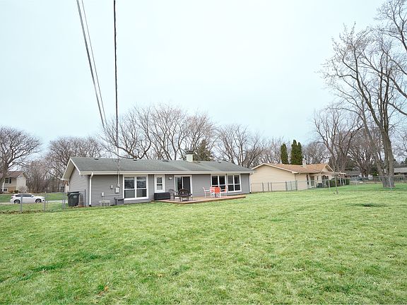 3rd image of 1935 Larchmont Rd