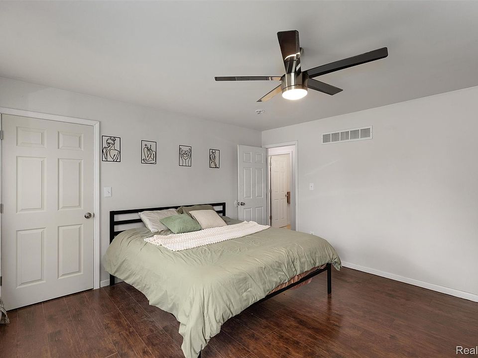 649 Lounsbury Ave, photo 21
