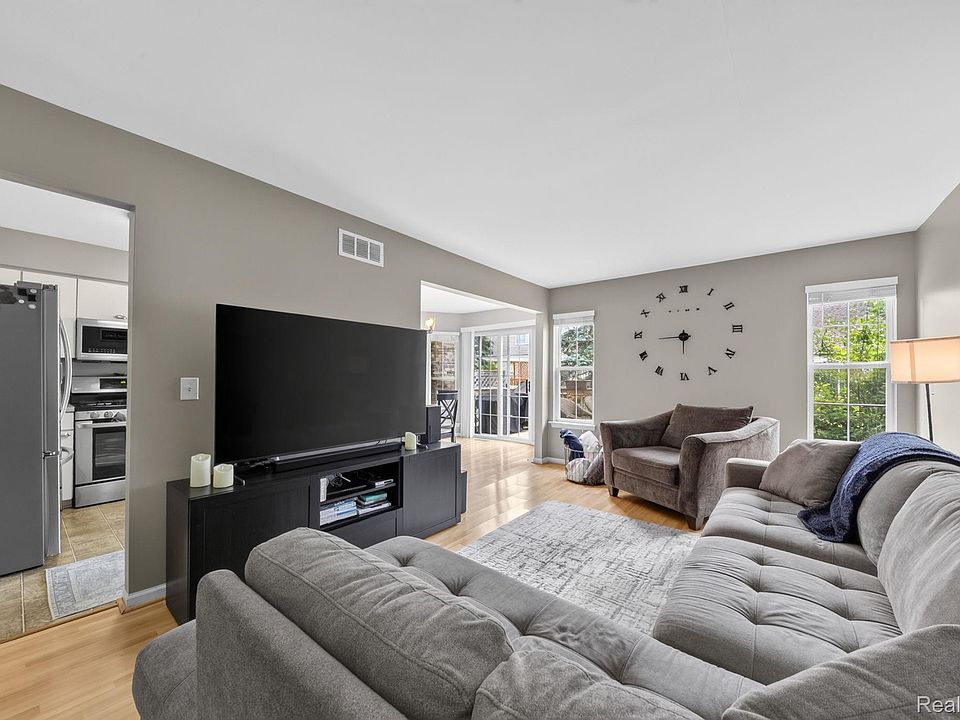 4554 Hunters Cir E, photo 5