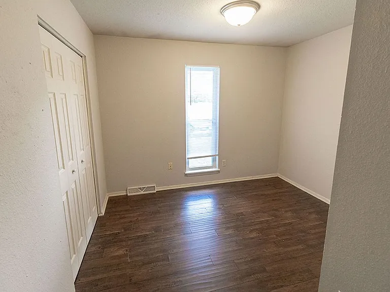 1015 W Ash St — Photo 18