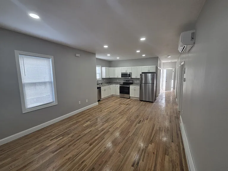 13 Suffield St #1 — Photo 11
