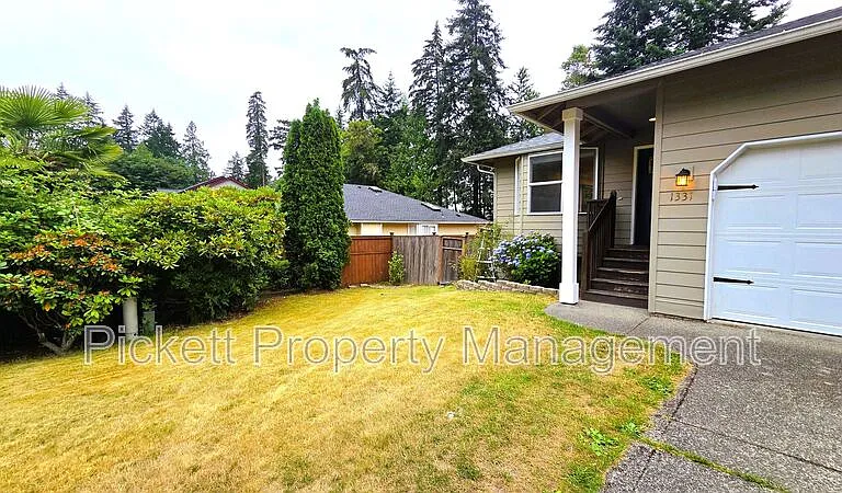 133 NE Gilmax Ln — Photo 3